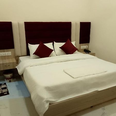 Hotel Lr Delite Inn Mathura Exterior foto